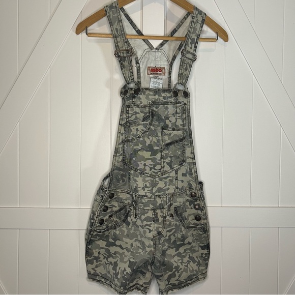 No Boundaries Pants - Y2K NOBO Camo Short Overalls Size 3